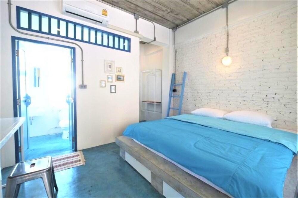 Chanchalay Hip Hostel Room Type - Deluxe Double or Twin Room