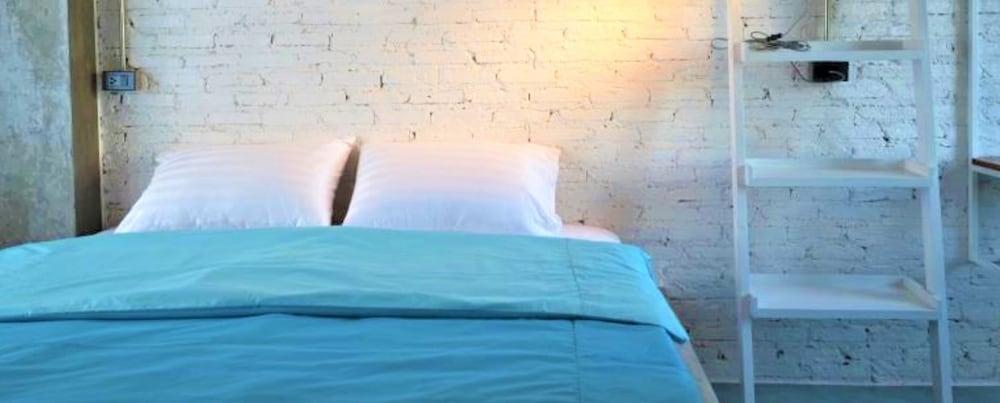 Chanchalay Hip Hostel Room Type - Deluxe Double or Twin Room (Fan) Chanchalay Hip Hostel Room Type - Deluxe Double or Twin Room (Fan)