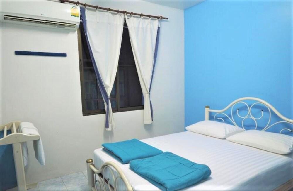 Chanchalay Hip Hostel Room Type - Private room, Shared Bathroom (Air condition) Chanchalay Hip Hostel Room Type - Private room, Shared Bathroom (Air condition)