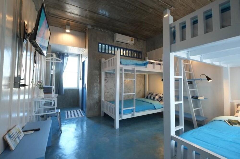 Chanchalay Hip Hostel Room Type - Family Quadruple Room (Air-Condition)