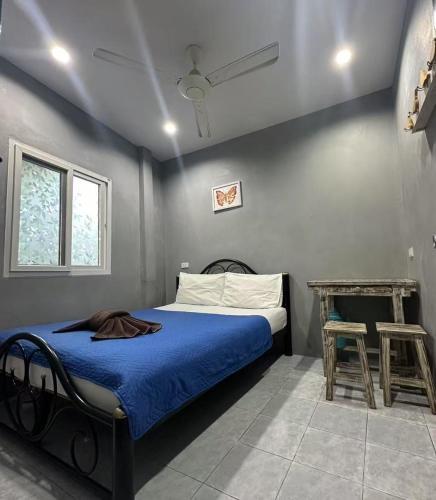 K Guesthouse Room Type - Double bed with Fan and Shared Bathroom