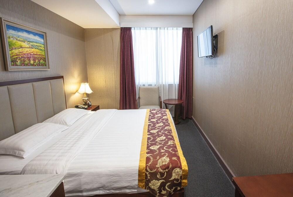 Megaboom City Hotel Room Type - Deluxe King Room