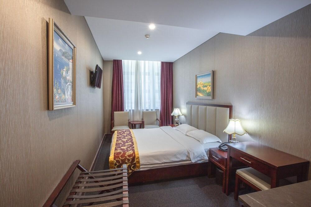 Megaboom City Hotel Room Type - Premium King with City View