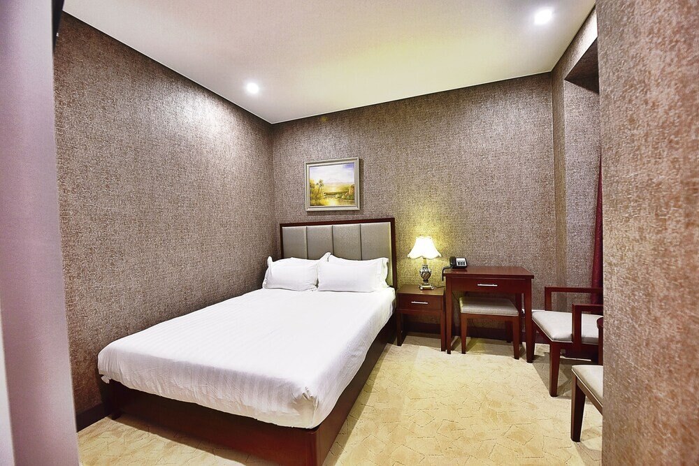 Megaboom City Hotel Room Type - Executive King Room