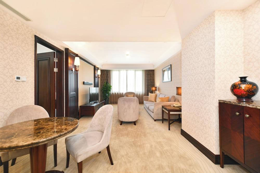 Evergreen Laurel Hotel Shanghai Room Type - Deluxe Suite Evergreen Laurel Hotel Shanghai Room Type - Deluxe Suite