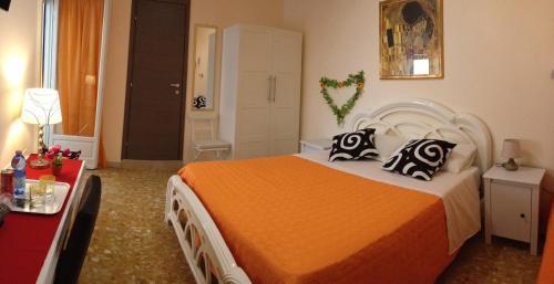 B&B Vatican Golden Rooms - Tap to explore photos