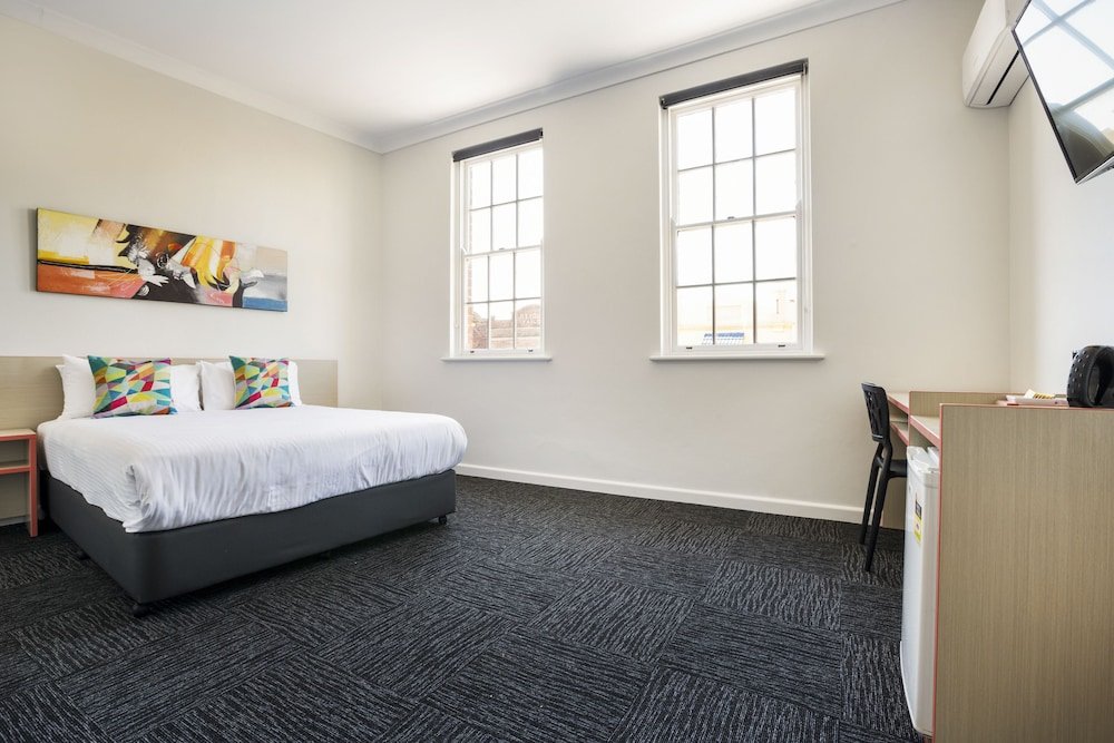 Granville Hotel Room Type - Economy Queen with Shared Facilities