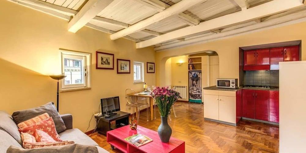 Trastevere Attic with private terrace - Tap to explore photos