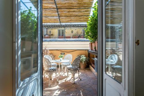 Frattina Apartments Room Type - One-Bedroom Apartment with Terrace Split Level (4 Adults)