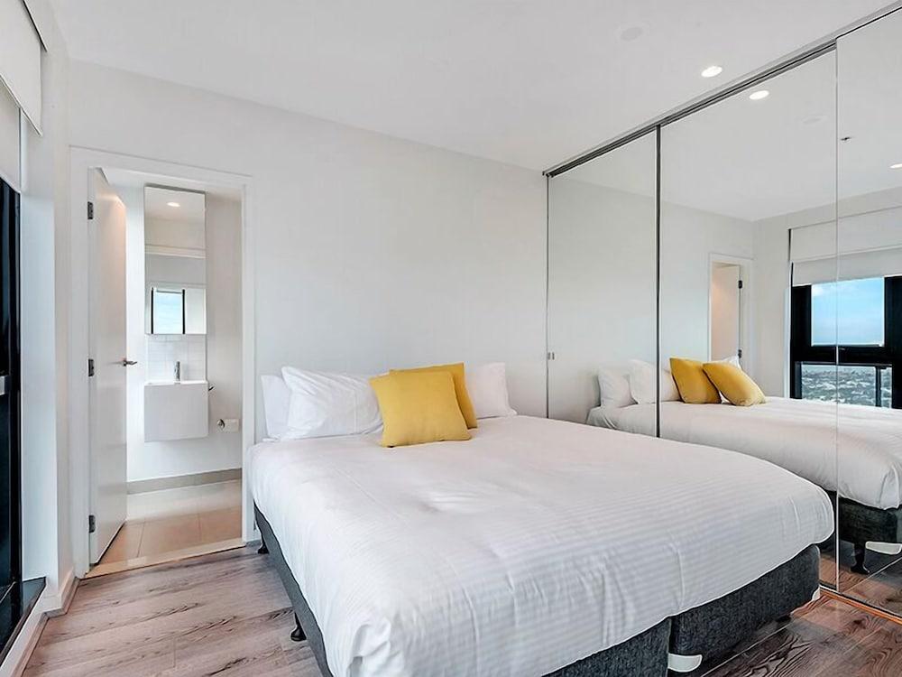 MJ Shortstay Apartments - Platinum Tower - Tap to explore photos