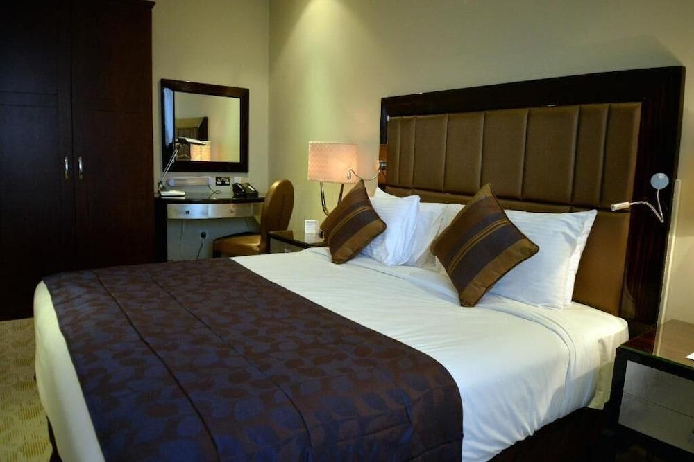 Premium Strato Hotel Room Type - Deluxe Room, 1 King Bed