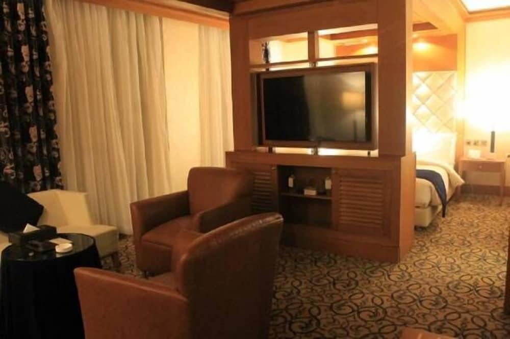 Thousand Nights Hotel Amman Room Type - Business Suite, 1 King Bed