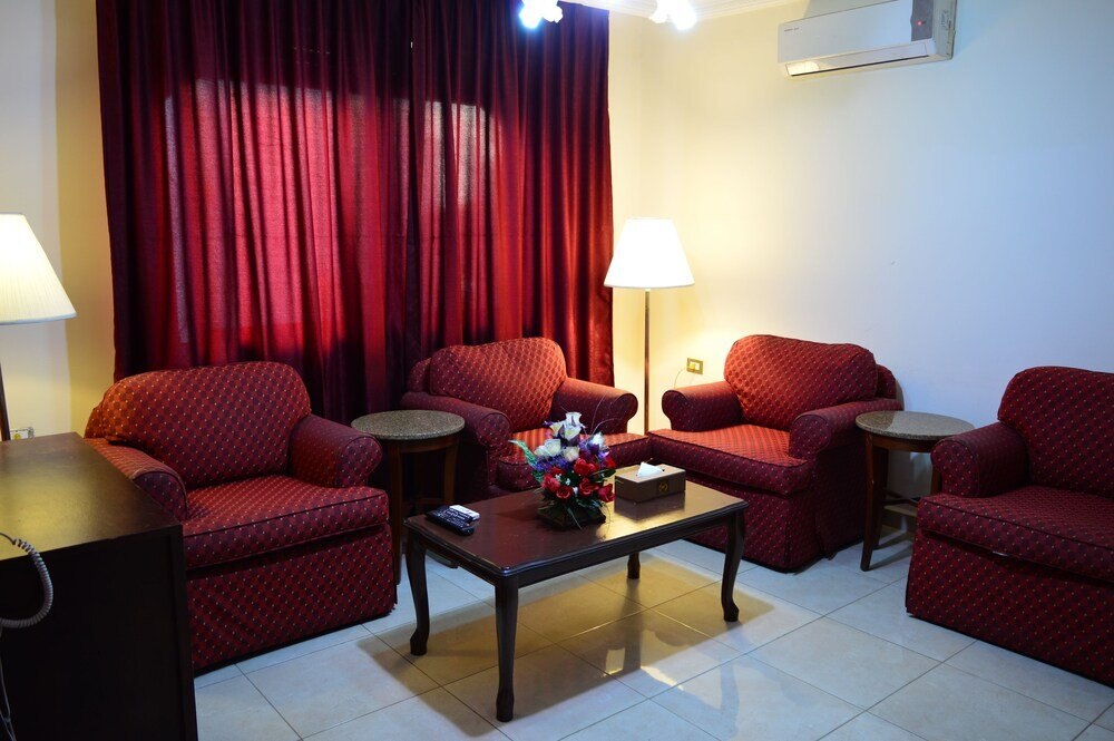 Al Jamal Hotel Suite - Tap to explore photos