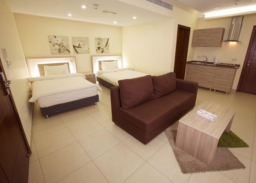 Lujain Hotel Suites Room Type - Luxury Apartment, 3 Bedrooms