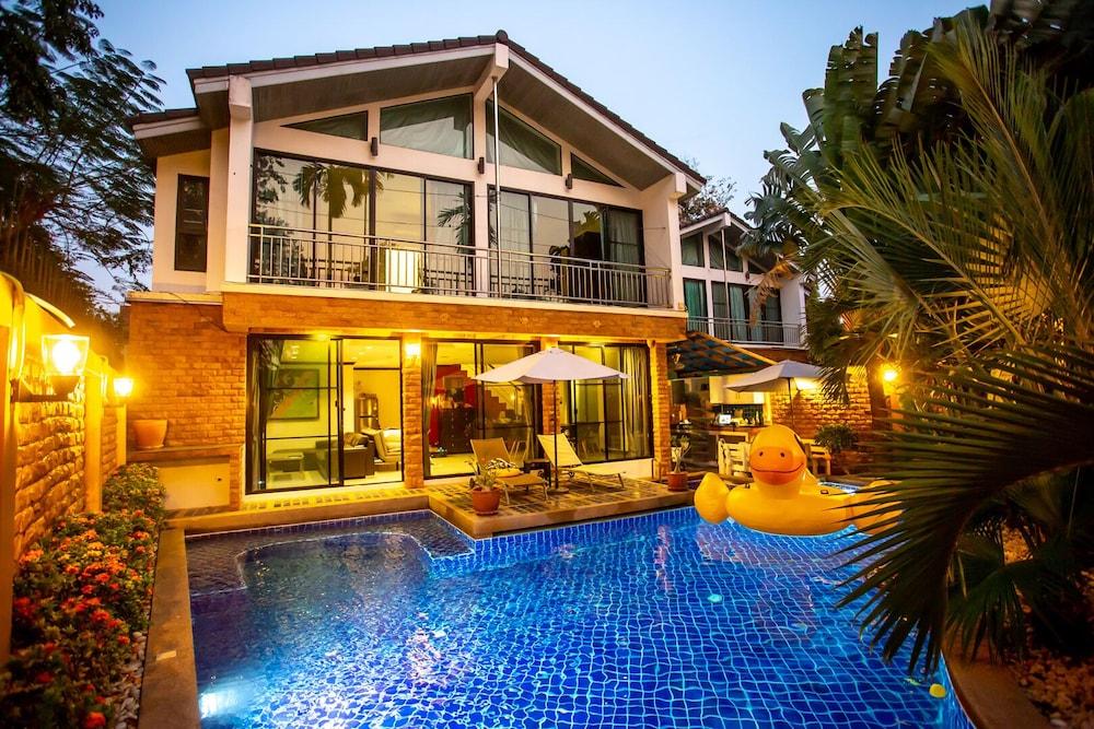 4poolvillas - Tap to explore photos