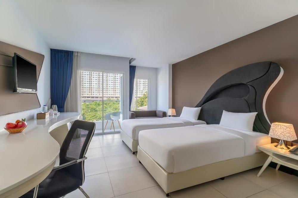 Blue Boat Design Hotel Room Type - Deluxe Twin Room