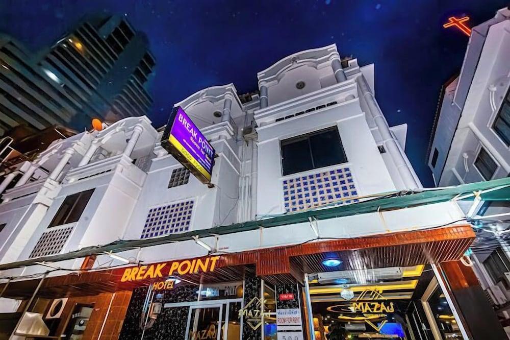Break Point Hotel - Tap to explore photos