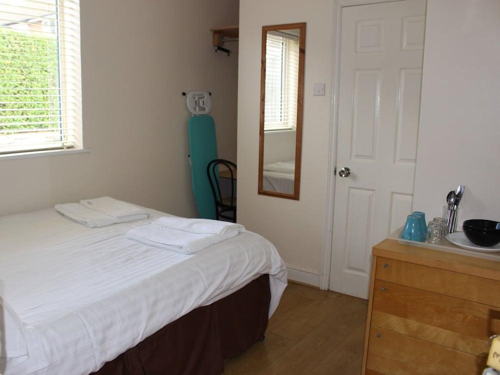 Debden Guest House - Tap to explore photos