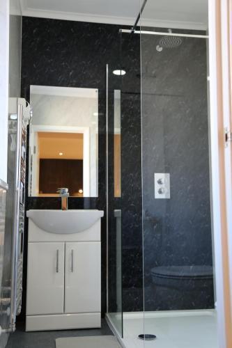 Debden Guest House Room Type - Triple Room