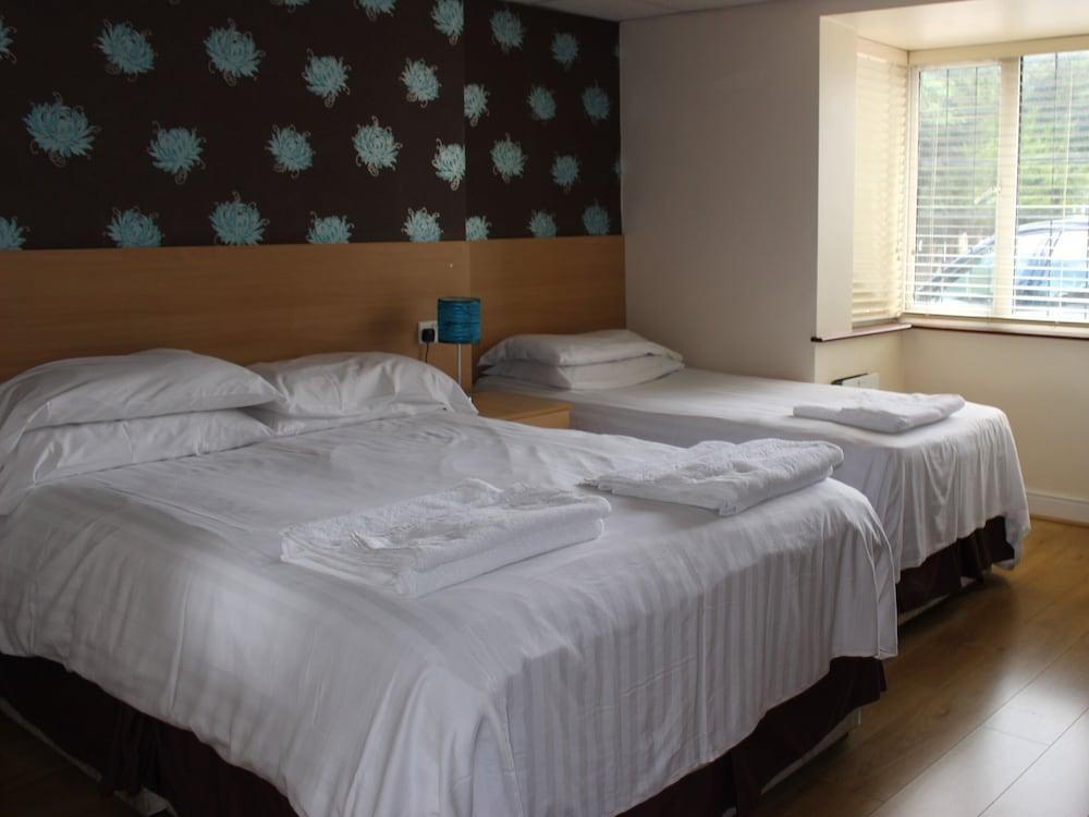 Debden Guest House Room Type - Suite, Ensuite (with Double & Single bed)