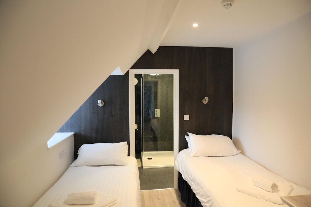 Debden Guest House Room Type - Standard Triple Room, Ensuite