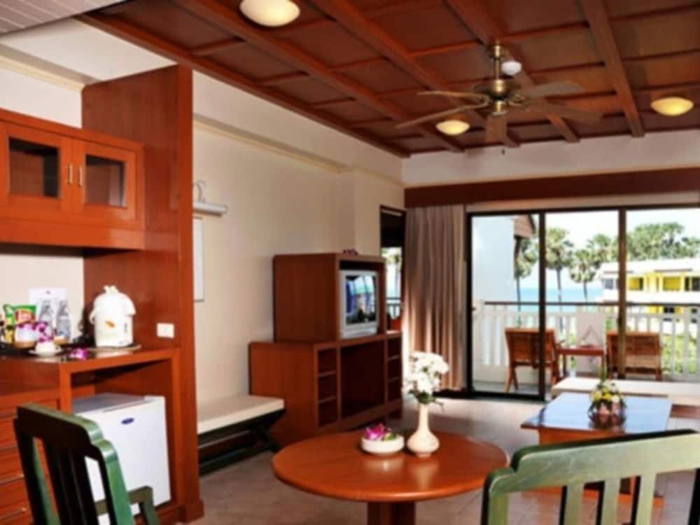 Karon Princess Hotel Room Type - Deluxe Room