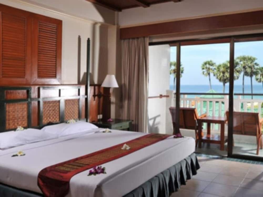 Karon Princess Hotel Room Type - Superior Room, Garden View Karon Princess Hotel Room Type - Superior Room, Garden View