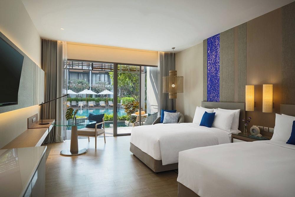 Renaissance Pattaya Resort & Spa Room Type - Superior Room, 2 Twin Beds, Pool Access