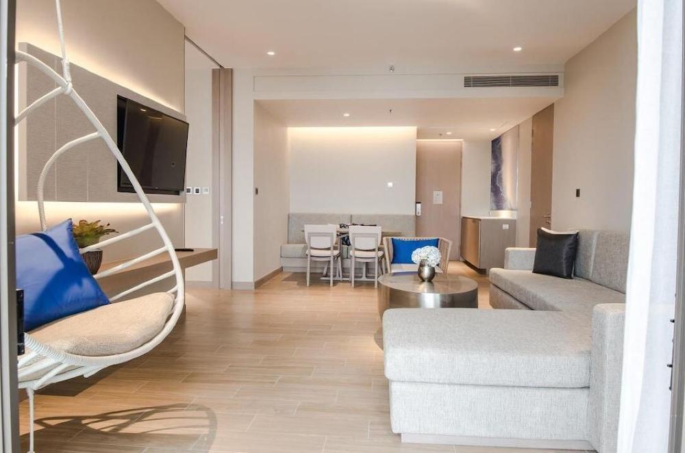 Renaissance Pattaya Resort & Spa Room Type - Suite, 1 Bedroom, Sea View (Balcony)