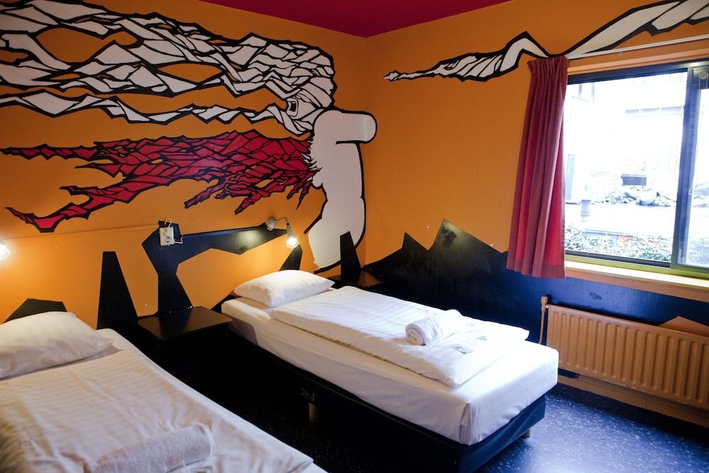 St Christophers Inn Amsterdam The Winston Room Type - Basic Room, 2 Twin Beds, Private Bathroom