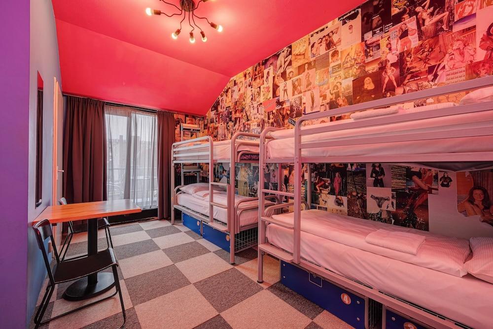 St Christophers Inn Amsterdam The Winston Room Type - Bed in a 6-Person Female Dormitory Ensuite