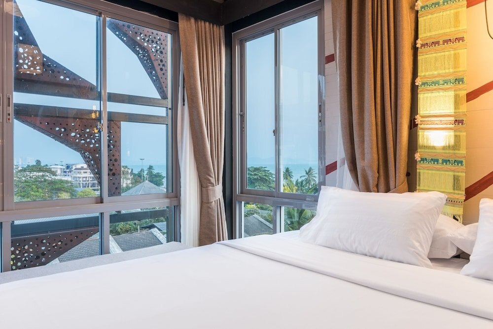 Sea Crest by Jomtien Room Type - Premier Deluxe Sea View