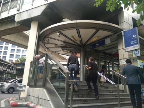 PULA SILOM - Tap to explore photos