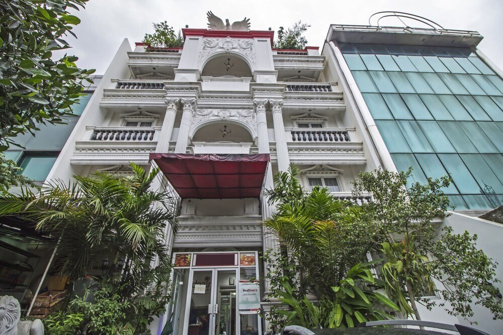 RedDoorz Plus @ Guntur Raya Setiabudi - Tap to explore photos