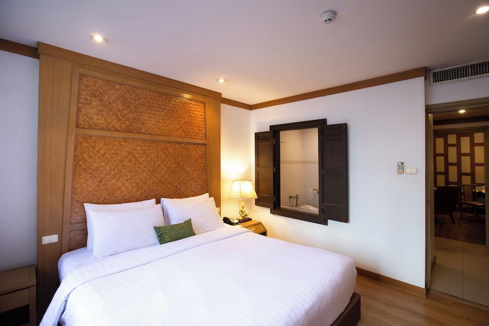 The Tarntawan Hotel Surawong Bangkok  - Tap to explore photos