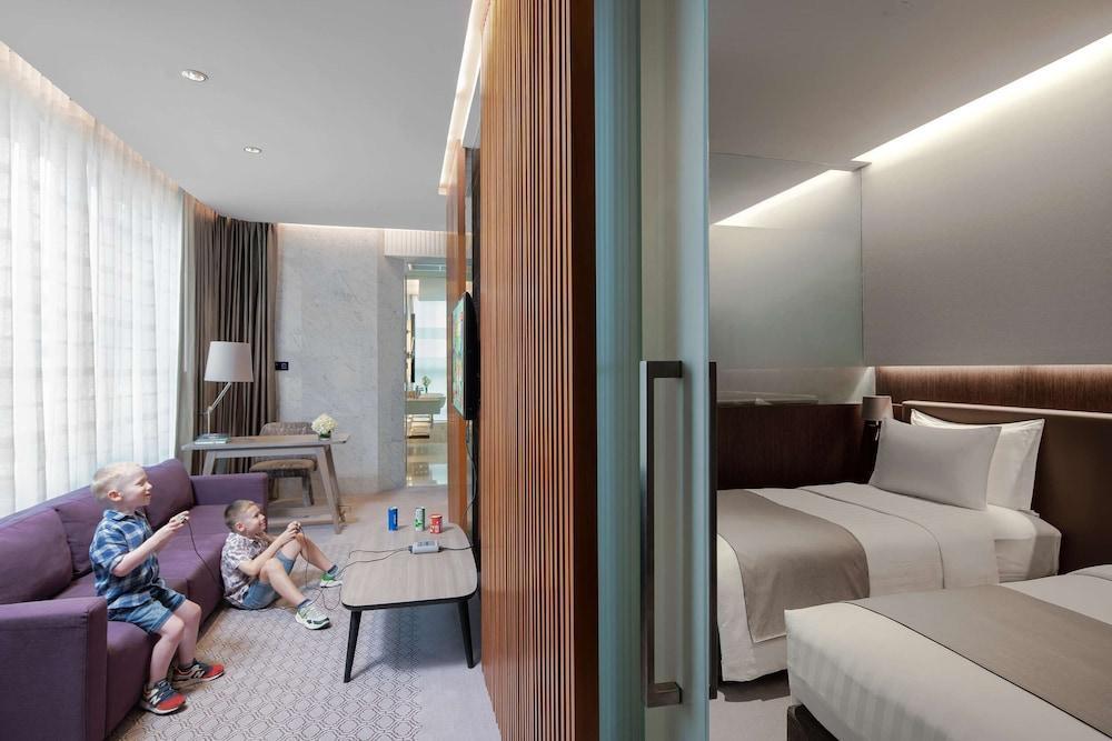 Lancaster Bangkok Room Type - Family Room, 2 Bedrooms (Max 2 adults and 2 children)