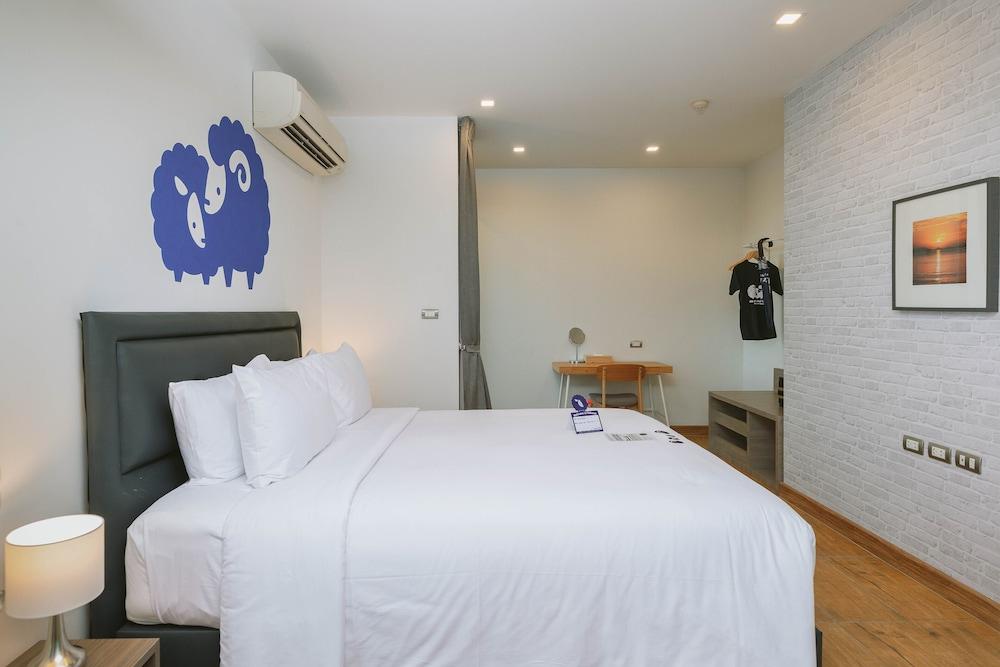 Kokotel Bangkok Sukhumvit 50 - Tap to explore photos