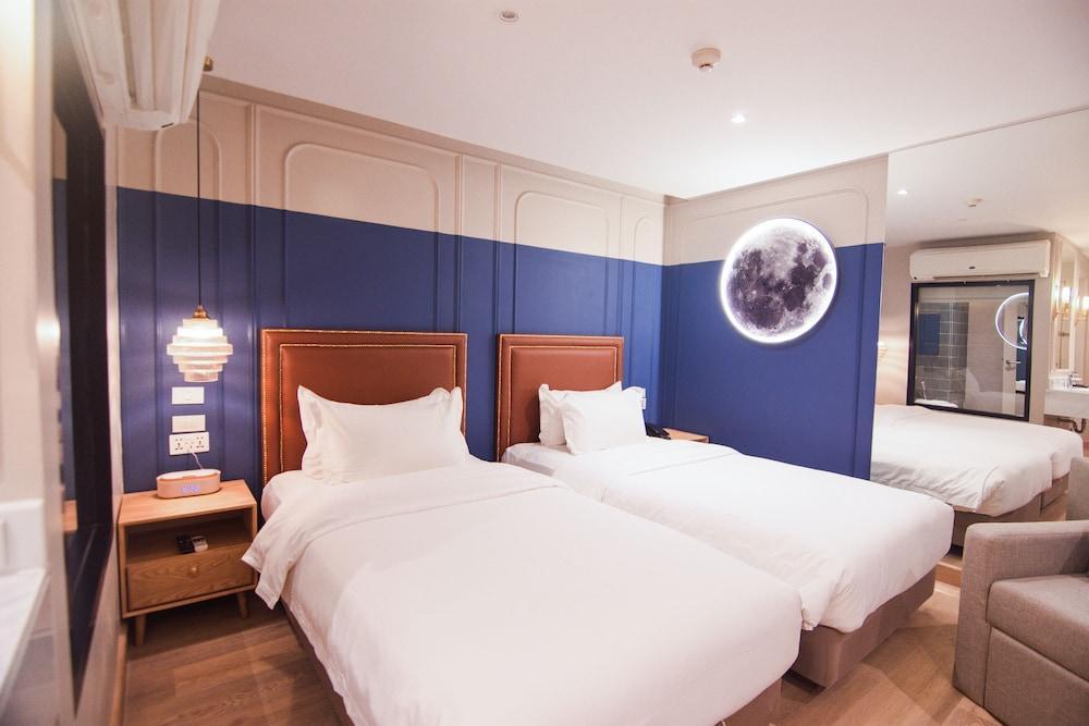 Thee Hotel Room Type - Deluxe Room (No Window) Thee Hotel Room Type - Deluxe Room (No Window)