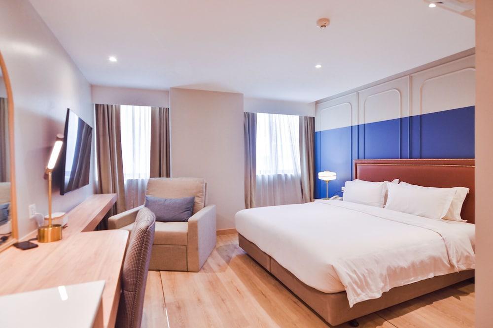 Thee Hotel  Room Type - Grand Deluxe Room