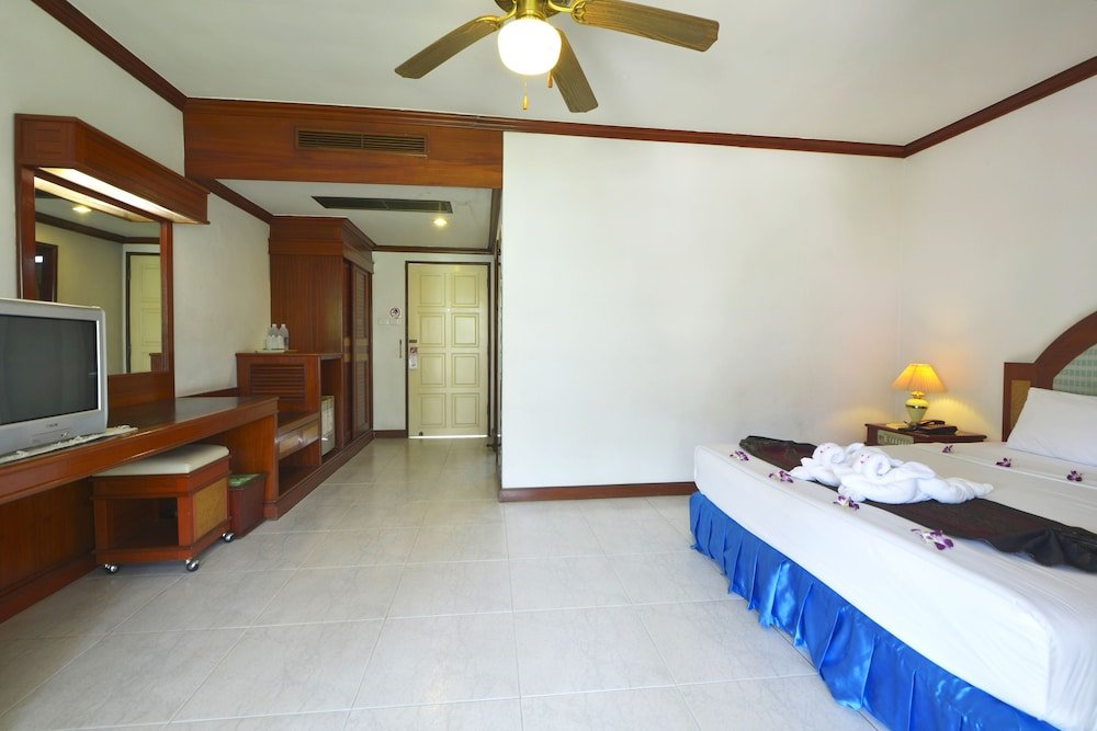 Patong Palace Hotel - Tap to explore photos