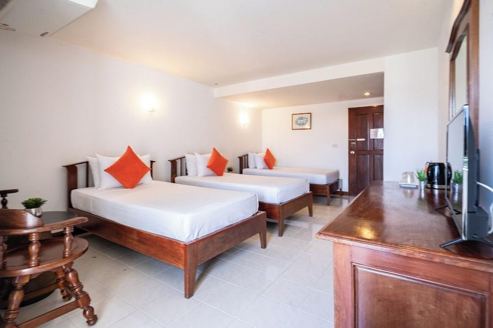 JP Villa Hotel Pattaya Room Type - Superior Triple Room