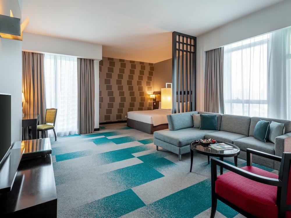 Flora Creek Deluxe Hotel Apartments Dubai Room Type - Studio Apartment Creek Side