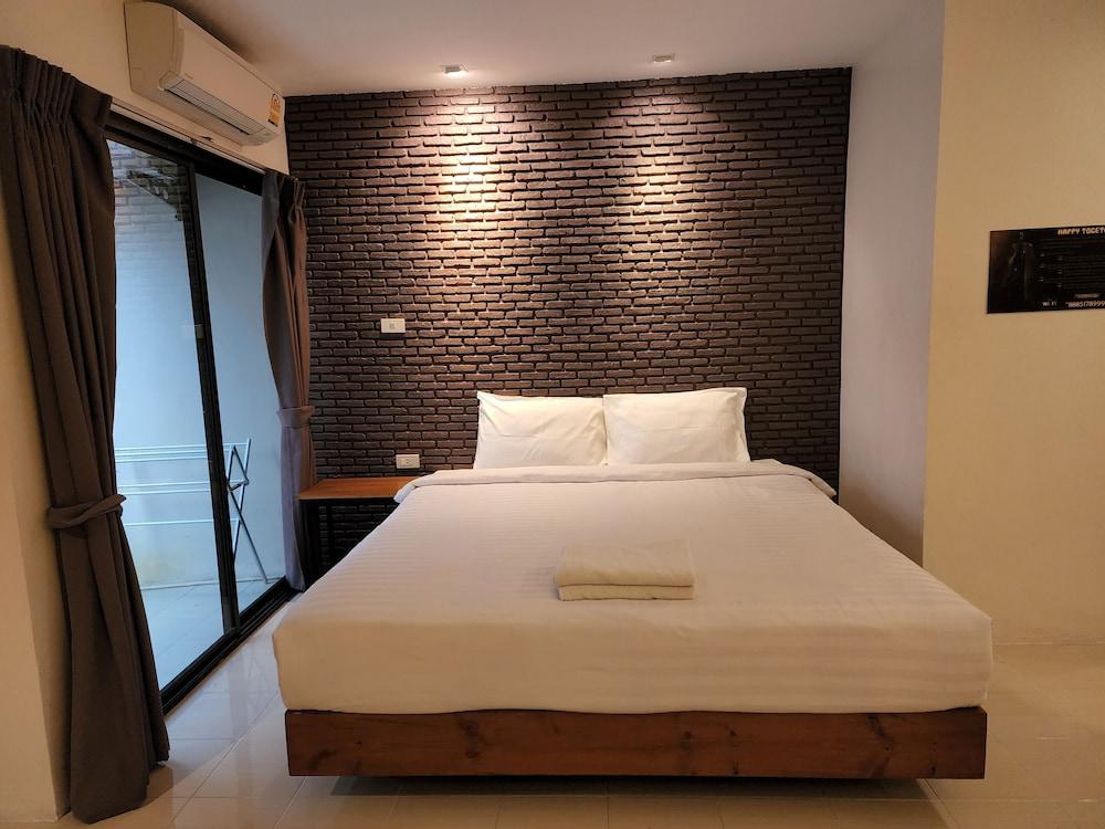 Dfeel House Room Type - Deluxe Double Room