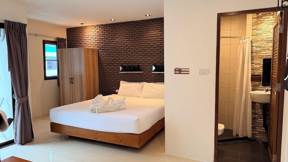 Dfeel House Room Type - Deluxe Double Room