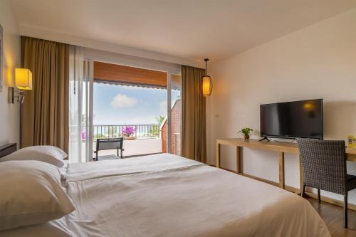 Best Western Phuket Ocean Resort Room Type - Deluxe King Room with Ocean view - Non-Smoking