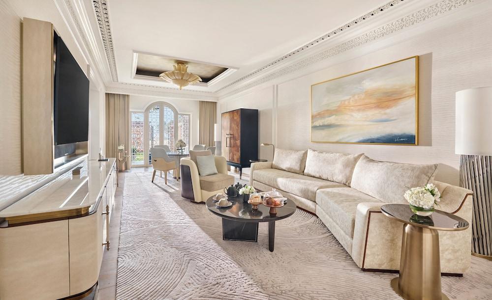 Emirates Palace Mandarin Oriental, Abu Dhabi Room Type - Deluxe Suite, Beachfront