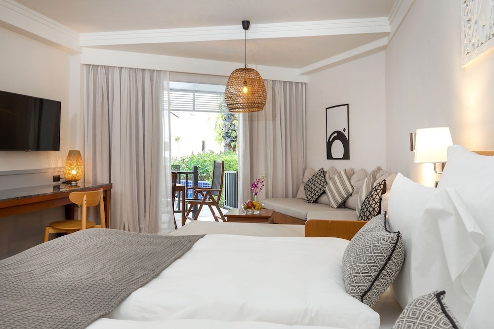 Sunwing Bangtao Beach Room Type - Royal Pool Access Studio Sunwing Bangtao Beach Room Type - Royal Pool Access Studio