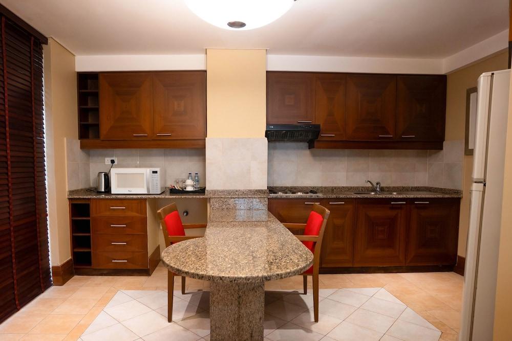 Sheraton Khalidiya Hotel Room Type - Classic Executive Suite City View