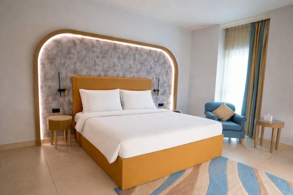 Sheraton Khalidiya Hotel Room Type - Deluxe King Room City View