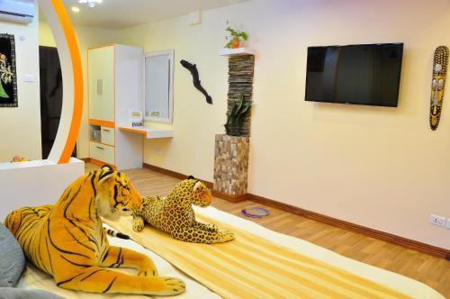 Royal Penguin Boutique Hotel & Spa - Tap to explore photos